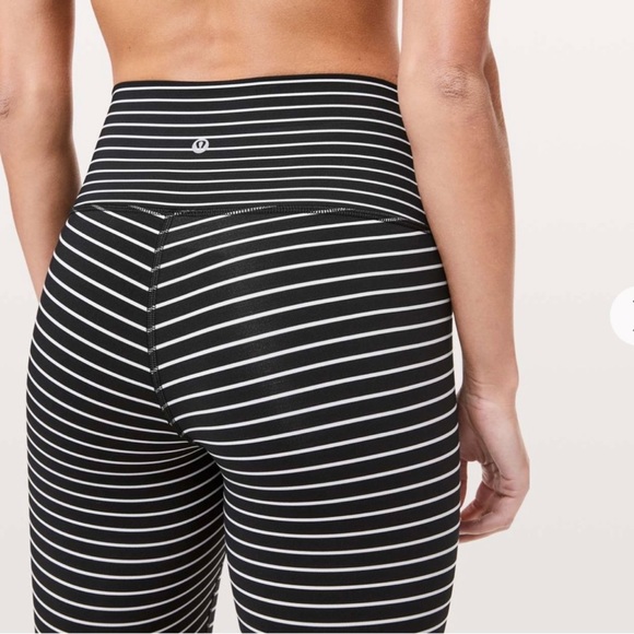 lululemon athletica Pants - Lululemon Wunder Under High-Rise Tight 
Size 6 *Luxtreme 28"
